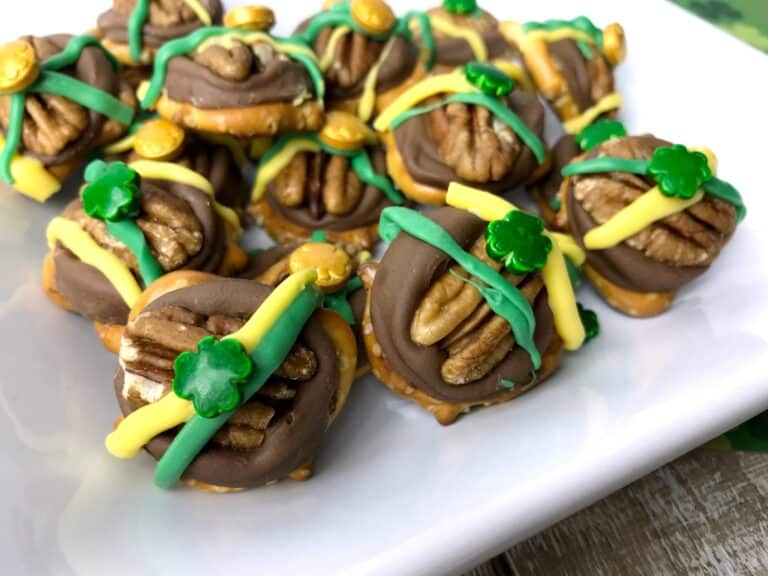 St. Patrick’s Day Pretzel Turtles