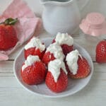 easy cheesecake-stuffed strawberries