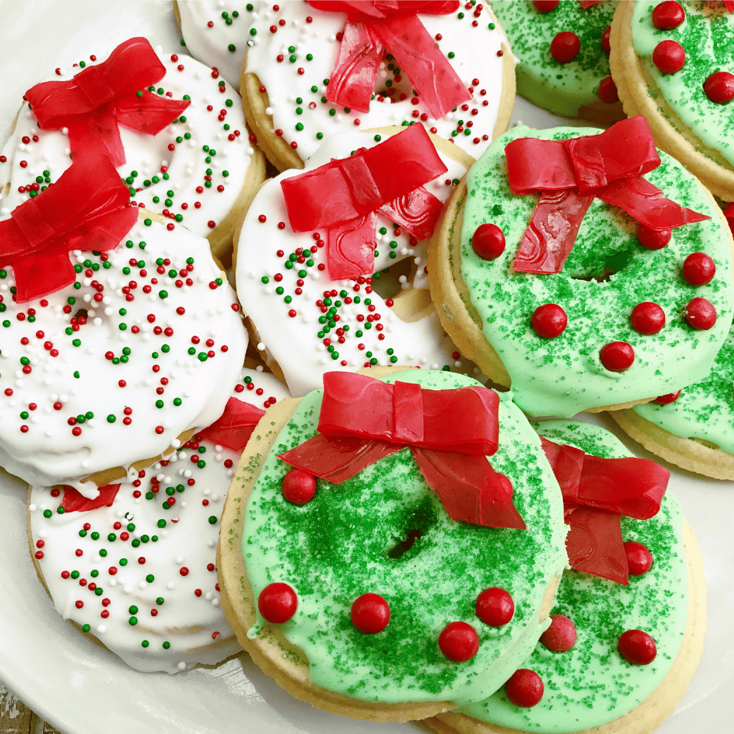 Santa’s Favorite Cookies – Quick and Easy Shortbread Wreath Cookies