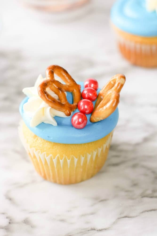 These Butterfly Pretzel Cupcakes are Perfect for Spring!