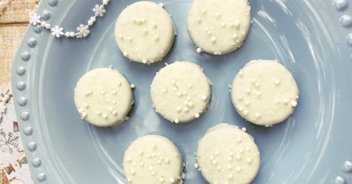Santa’s Favorite Cookies – Quick and Easy White Chocolate Covered Oreos